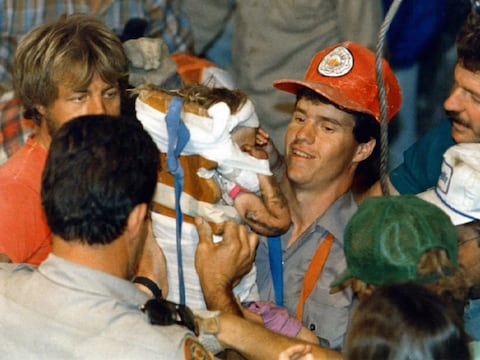 Ted Turner y la cobertura maratónica que consolidó a CNN como potencia informativa: El rescate de ‘baby Jessica’ de un pozo en 1987