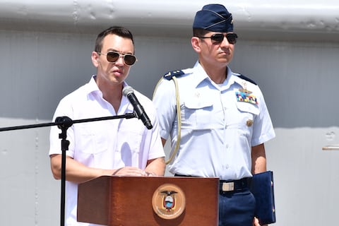 Presidente Noboa lidera incorporación del BAE Jambelí que se usará en misiones de seguridad de la Armada del Ecuador