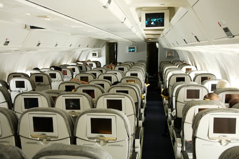 ¿Eres nervioso y te inquieta viajar en avión? Este es el peor asiento donde puedes sentarte, según los expertos