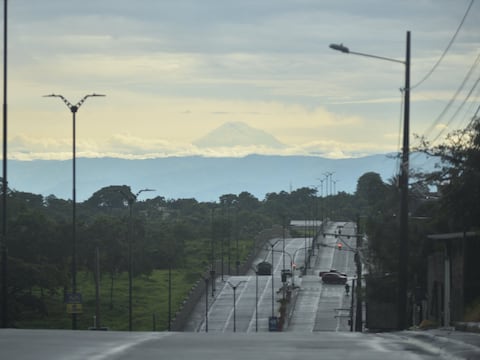 Espectacular vista del Chimborazo desde Guayaquil tras la lluvia
