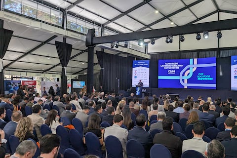 Reducción de aranceles y competencia por ingreso de vehículos usados marcaron debate regional del sector automotriz