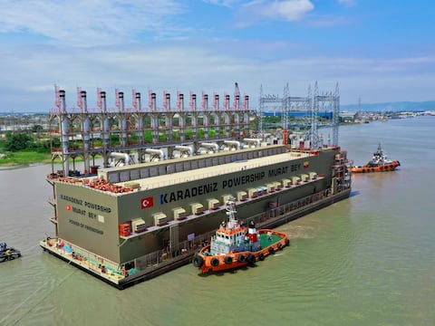 Elecaustro inició proceso para contratar nueva barcaza de 100 MW