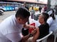 ‘Es temporada de gripe, hay que cuidarse’: ciudadanos se vacunan contra influenza en brigadas instaladas en zonas comerciales de Guayaquil