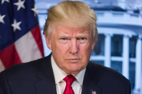 El dólar de la controversia: aprueban el diseño general para una moneda conmemorativa de oro de 24 quilates con la imagen del Trump