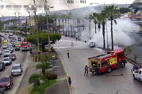 20 carros en promedio se incendiaron en Guayaquil en el 2025: en el arranque de 2026 van 4 alertas, mientras bomberos instan a tomar recomendaciones