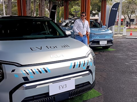 EV3 y EV5 de Kia salieron de Quito hacia Bogotá para demostrar que los vehículos eléctricos pueden viajar lejos