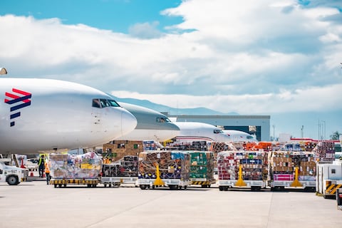 Flores por San Valentín empiezan a exportarse desde Quito, con expectativa de un 6 % de crecimiento