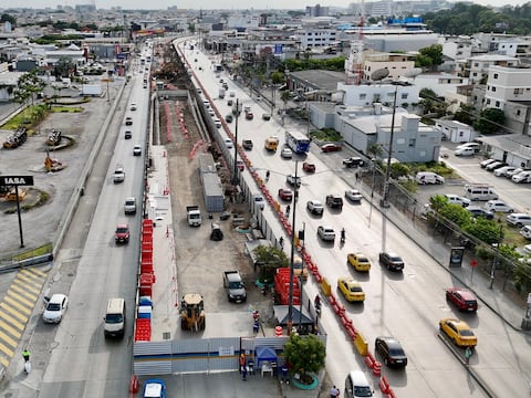 Nueva intersección se habilitará por cierre de tres carriles adicionales en zona de obra de pasos elevados en la avenida Juan Tanca Marengo