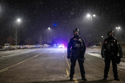 Agentes migratorios salen de Mineápolis