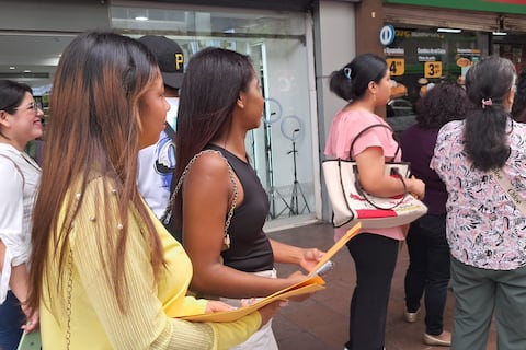 Oportunidad de empleo en Etafashion despertó interés en jóvenes de Guayaquil