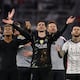 Así le celebraron los compañeros del PSG a Willian Pacho tras ser elegido MVP de la semifinal de la Champions League