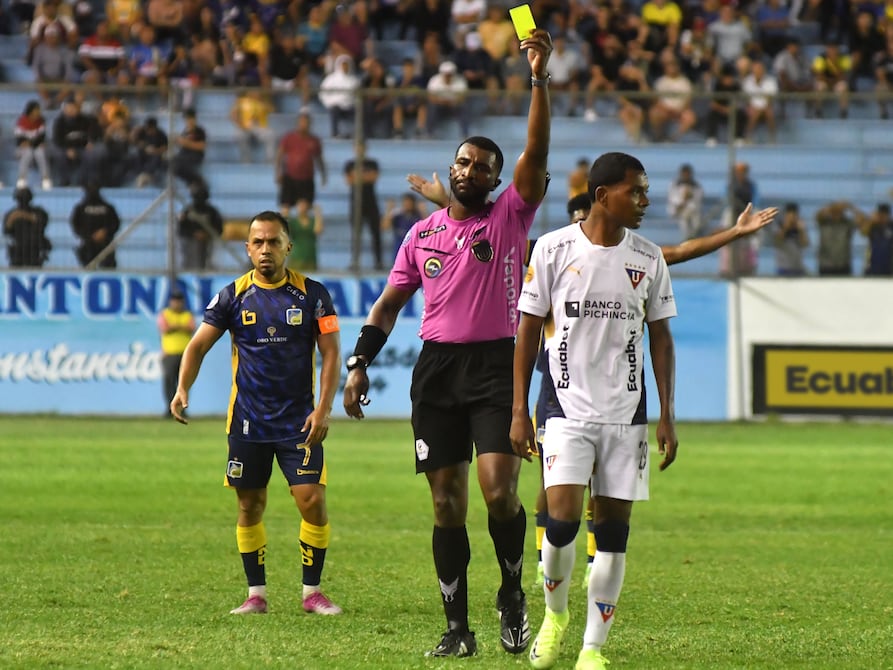 ‘El respeto debe ser de ambos lados’, dice Édison Vega, volante del Delfín SC, sobre la actuación arbitral del duelo ante Liga de Quito