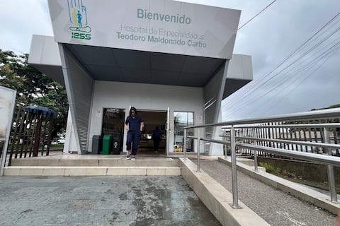 IESS desvinculará a médicos residentes del hospital Teodoro Maldonado Carbo por festejo durante guardia