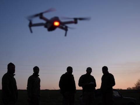 Ucrania tiene un sistema de drones que opera como un videojuego: soldados canjean los puntos ganados por nuevas armas