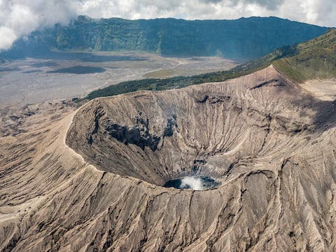Descubren el depósito de litio más grande el mundo en un supervolcán: Está valorado en 1,5 billones de dólares y alimentaría baterías por décadas