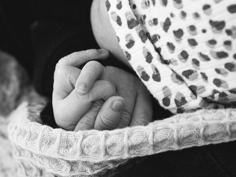 Investigan la muerte de una bebé en Guayaquil tras presunto consumo de bebida energizante