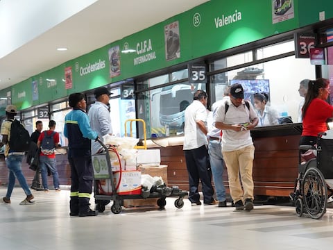 Más de 340.000 viajeros se espera que salgan de las terminales terrestre de Guayaquil en el feriado