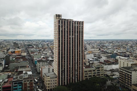 El edificio El Fórum, un gigante que se niega a morir en el corazón de Guayaquil, hoy se moderniza