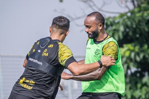 Leonai Souza parte a Uruguay para realizarse un tratamiento: ‘No me voy de Barcelona SC, tengo contrato’