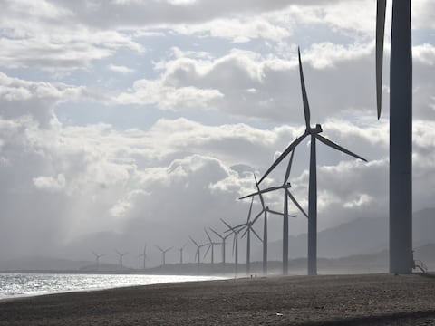 Países europeos reaccionaron a calificativo de Donald Trump sobre la energía eólica