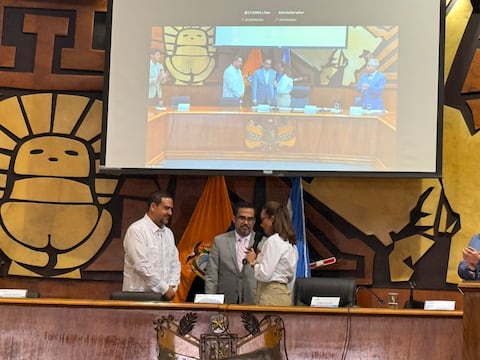 Carlos Encalada fue electo como nuevo viceprefecto del Guayas