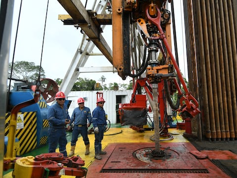 Petroecuador contratará seguro para proteger al menos el 50 % de exportaciones de crudo de alguna caída de precios