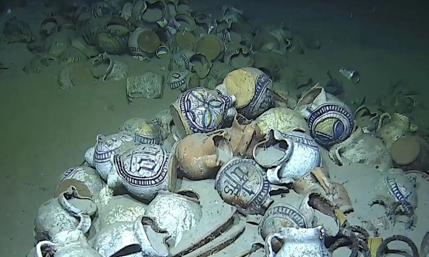 Buzos militares franceses descubren reliquia a 8.421 pies de profundidad:  rompe récord y marca para siempre la historia de la arqueología | Estilo de  Vida | Estados Unidos | El Universo