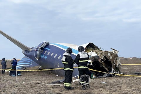 Hombre grabó mensaje de despedida para su esposa dentro de avión de Azerbaijan Airlines y sobrevivió a siniestro