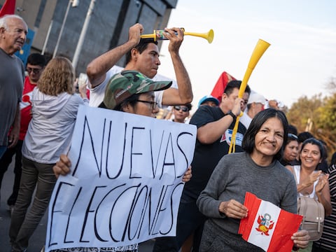 Roberto Sánchez reivindica a expresidente peruano, mientras su rival denuncia el ‘robo’ de un millón de votos
