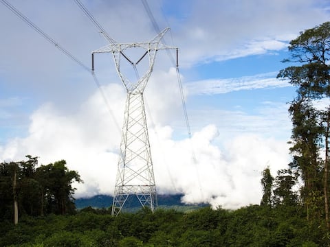 Gobierno de Ecuador afirma que sistema eléctrico puede cubrir la demanda diaria de forma autónoma