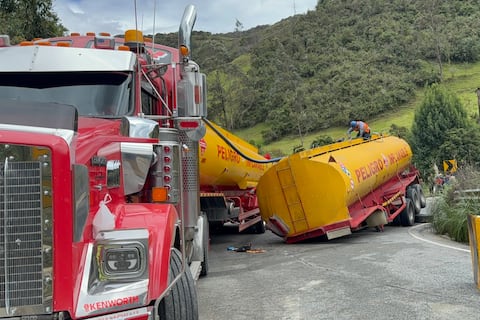Derrame por volcamiento de tanquero deja sin agua potable a Gualaceo
