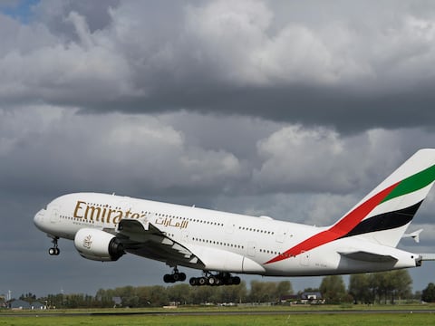 El presidente de Emirates acusa a aerolíneas rivales de sabotear el A380 y anuncia la ampliación de su flota