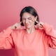 El origen del zumbido en el oído: científicos descubren la conexión oculta entre el tinnitus, la serotonina y el sueño