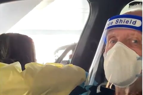 Anthony Hopkins, Patrick Stewart y otras celebridades que ya se vacunaron contra el COVID-19