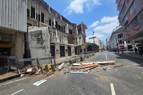 La Casa Tola y el parqueo en Puerto Santa Ana