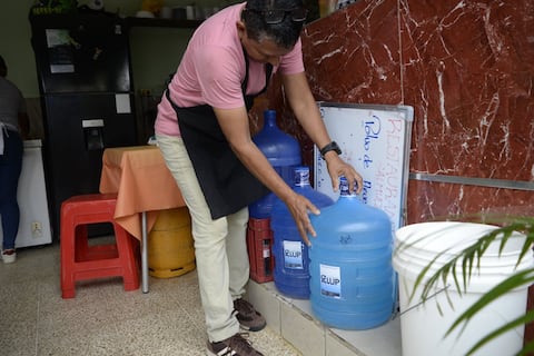Corte de agua anunciado y luego suspendido desata molestias entre vecinos y comedores que se alistaban para medida