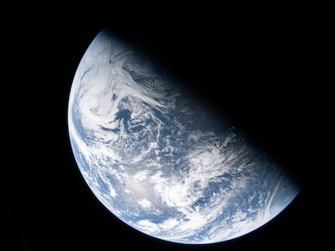 NASA publica primeras fotos de la Tierra logradas por la misión Artemis II rumbo a la Luna