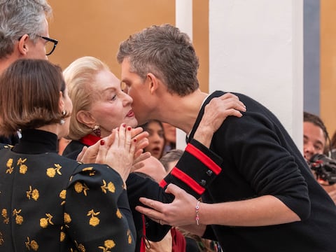 Carolina Herrera celebra a las mujeres de las artes en su desfile en Nueva York