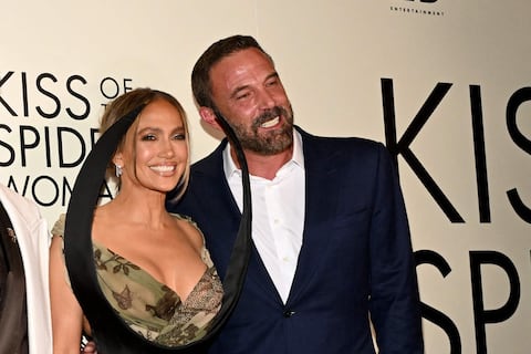Jennifer López y Ben Affleck tuvieron un dulce reencuentro en el estreno de ‘El beso de la Mujer Araña’