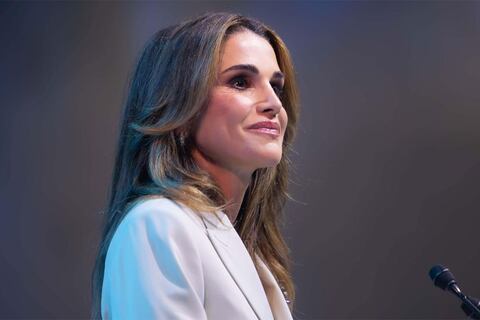 Rania de Jordania marca tendencia con traje sastre de cinco mil euros y se convierte en la primera reina en lucir una prenda de colección para hombres de Dior