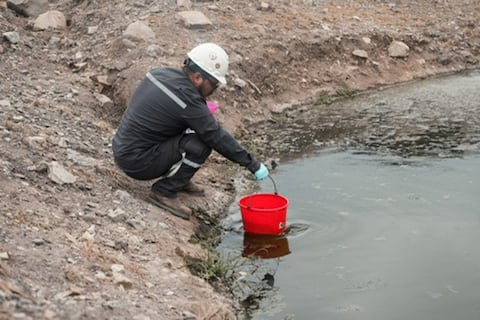Ciudadanos sugieren que una entidad ajena al Gobierno y al Municipio analice la calidad del agua potable en Guayaquil
