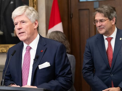 Canadá destina 30 millones de dólares para enseñar a instalar paneles solares a jóvenes