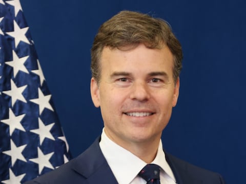 EE. UU. designa a John Barrett para liderar su misión en Venezuela