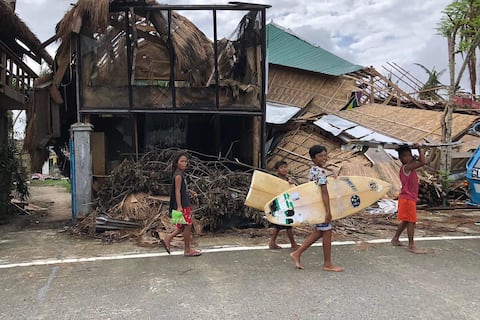 El tifón Rai ensombrece el Año Nuevo a millones de filipinos