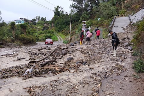 Canal Lalama se desborda en Ambato por intensa lluvia