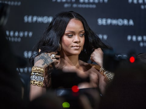 Disparos contra la casa de Rihanna en Los Ángeles mientras ella estaba dentro; una mujer fue detenida