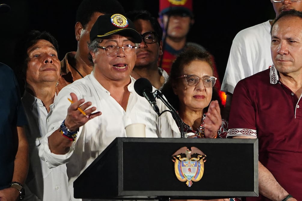Fiscalía de Colombia investiga supuesto complot golpista contra Gustavo Petro