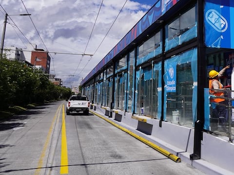 Condenan a hombre 17 años de prisión por matar a un padre y su hijo en una parada del Trolebús, en Quito