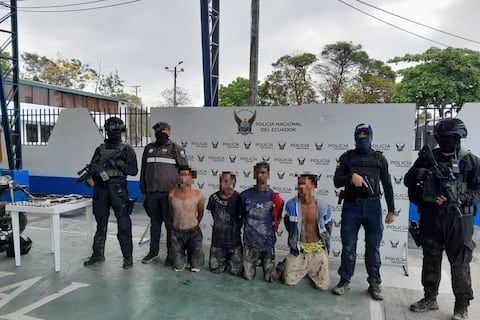 Policía captura a cuatro integrantes de Los Lobos en Esmeraldas: uno de ellos considerado de intermedio valor