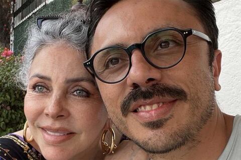 Verónica Castro reaparece “rejuvenecida” y con cabello rubio en un nuevo look con el que se despoja de unos años mientras se divierte en Acapulco